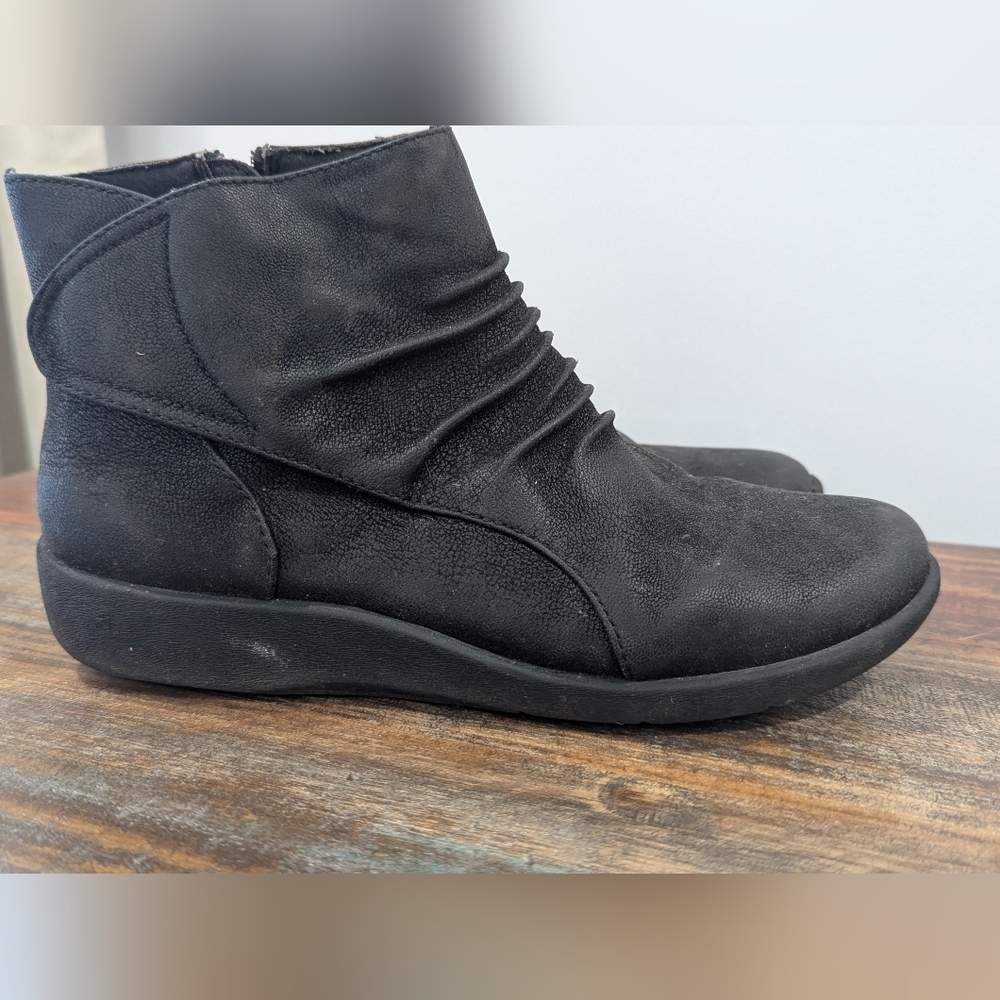 Clarks Women's Booties Cloudsteppers Sillian Sway SideZip Black Comfort Size 8